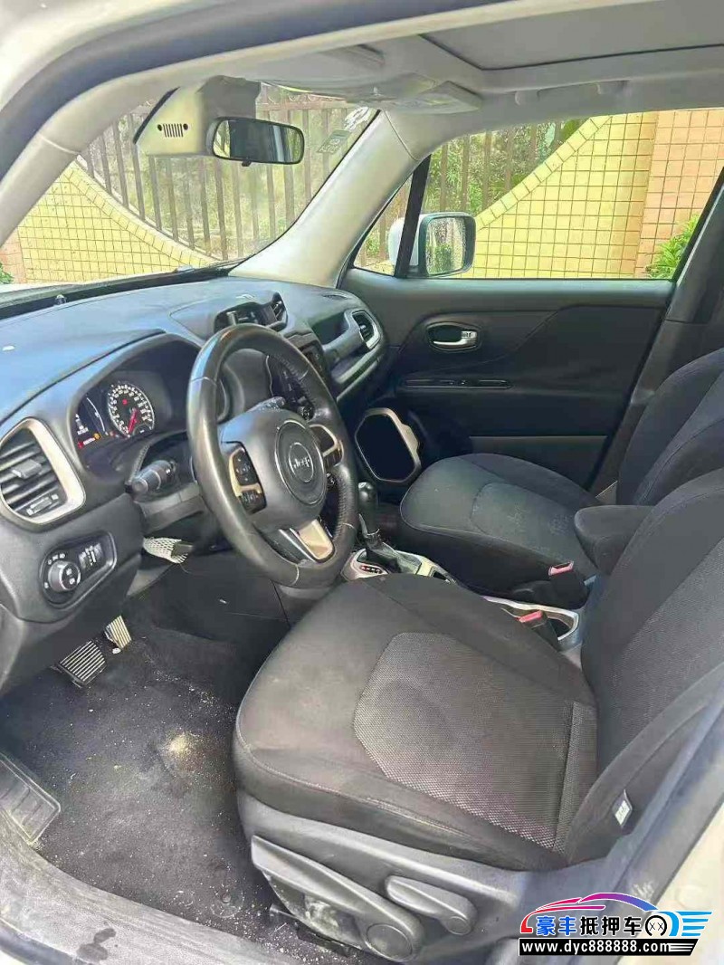 18年Jeep自由侠轿车抵押车出售