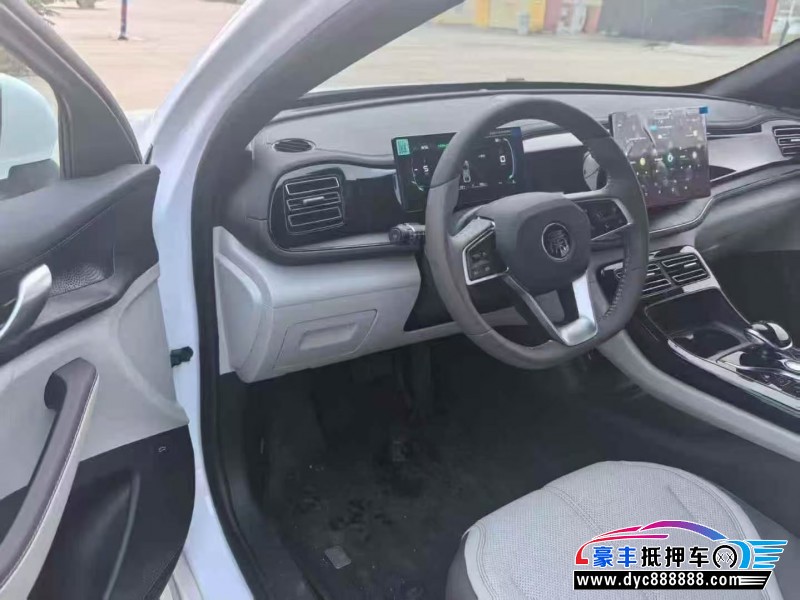 25年比亚迪秦轿车抵押车出售