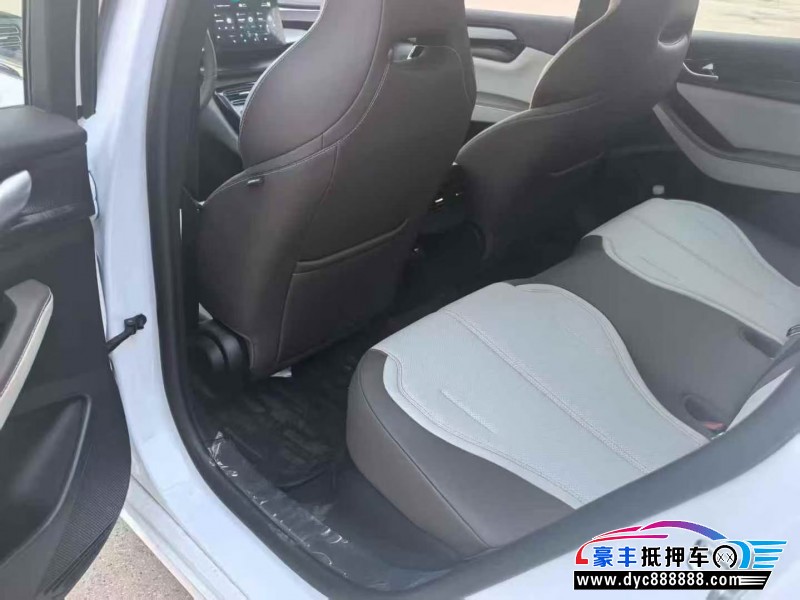 25年比亚迪秦轿车抵押车出售