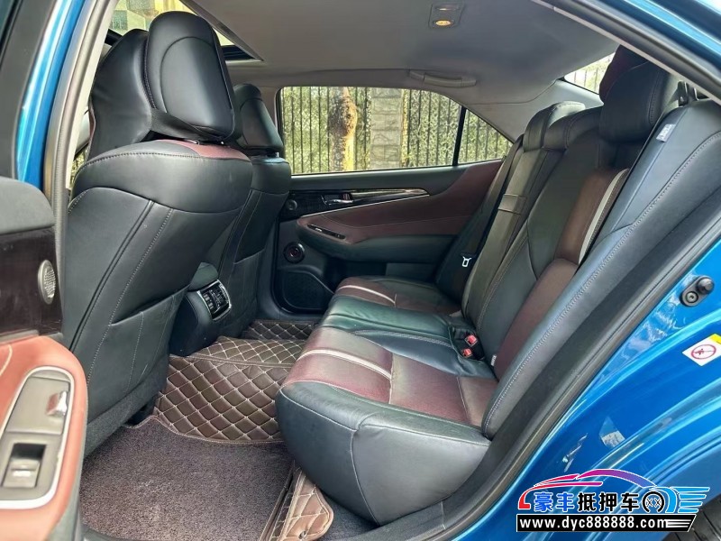 17年丰田皇冠轿车抵押车出售