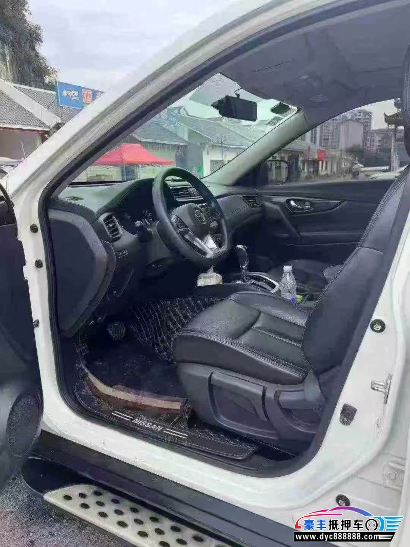 17年日产奇骏轿车抵押车出售