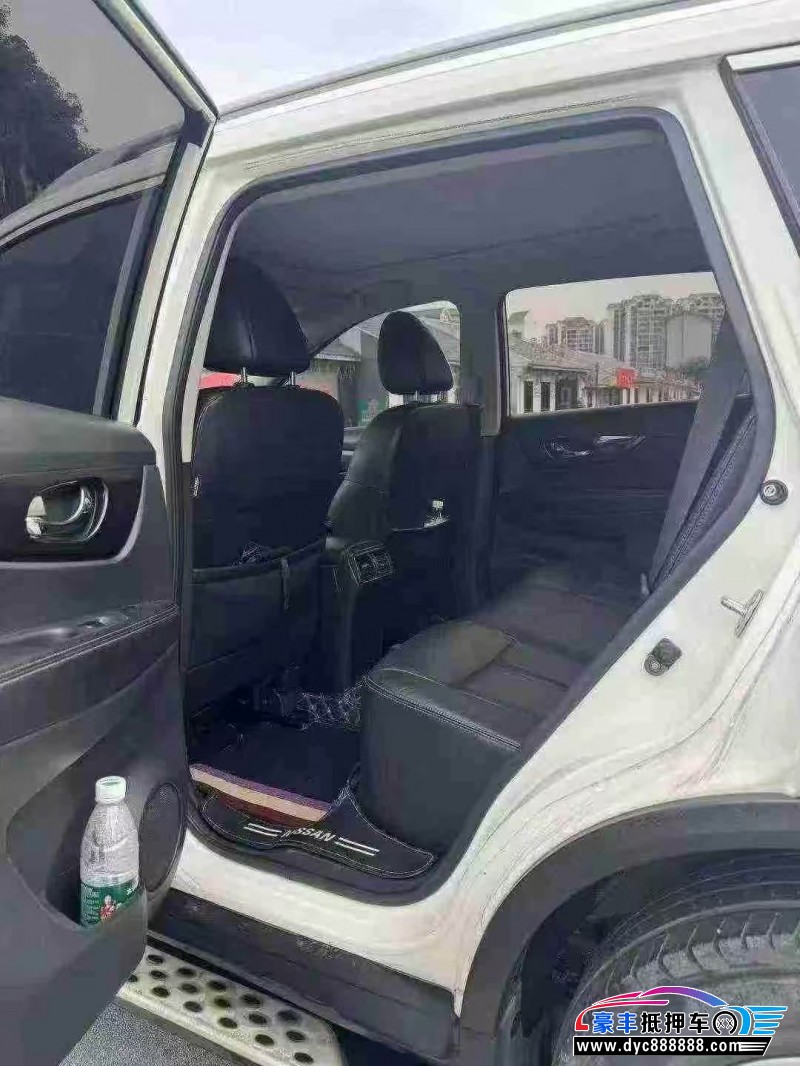 17年日产奇骏轿车抵押车出售