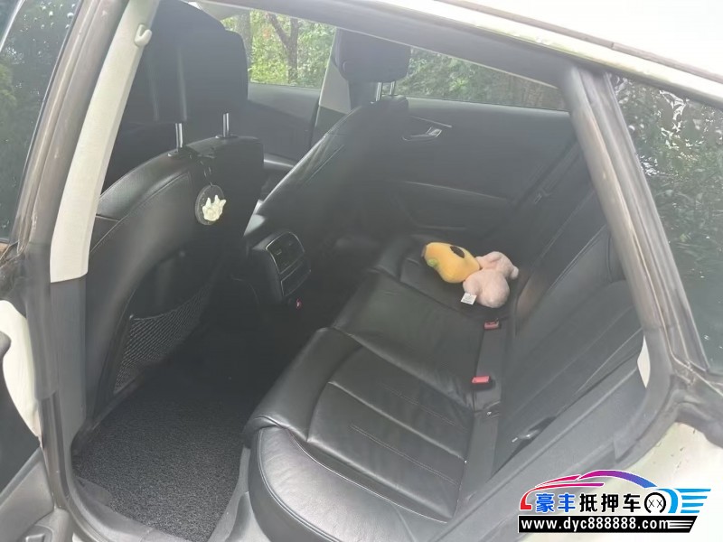 13年奥迪A7轿车抵押车出售