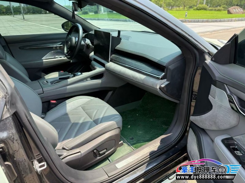 22年极氪001轿车抵押车出售