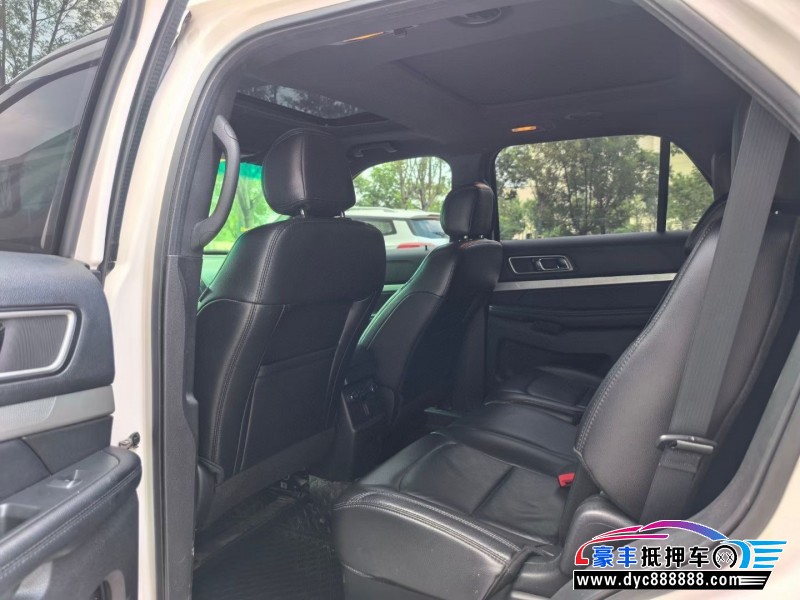 17年福特探险者轿车抵押车出售