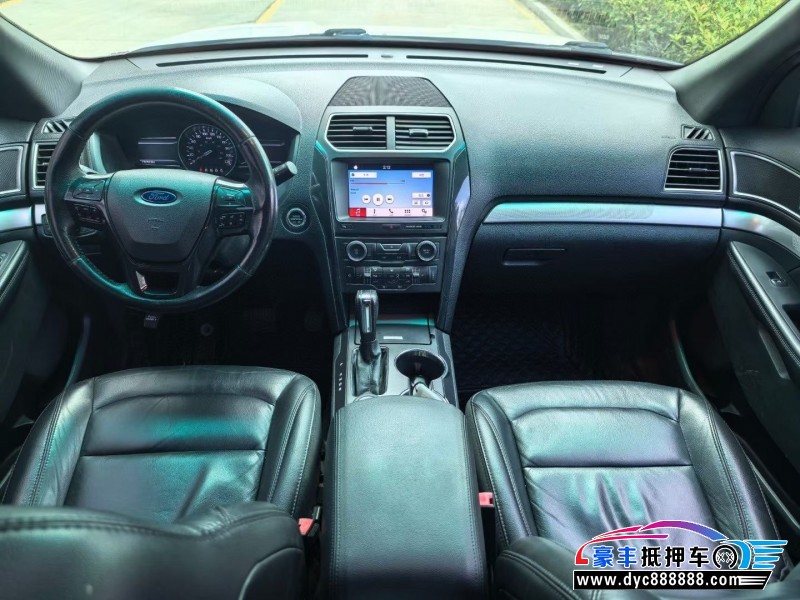 17年福特探险者轿车抵押车出售