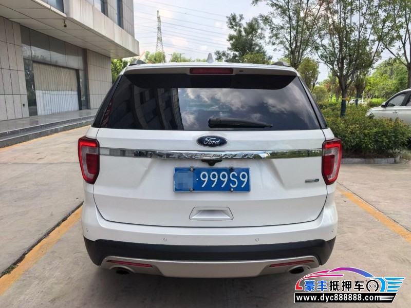 17年福特探险者轿车抵押车出售