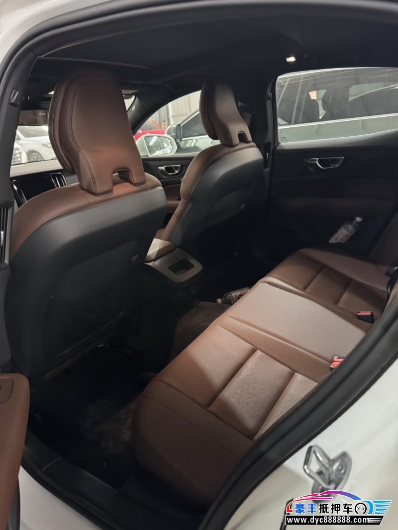 24年沃尔沃S60轿车抵押车出售