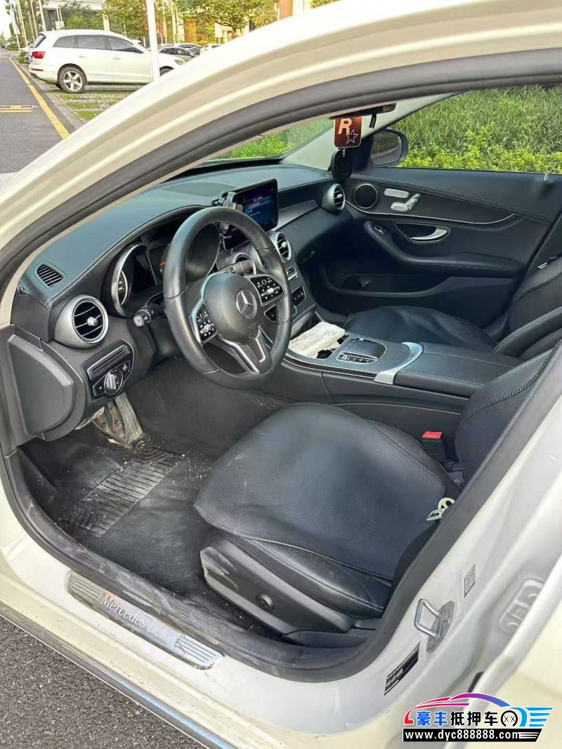 19年奔驰C轿车抵押车出售