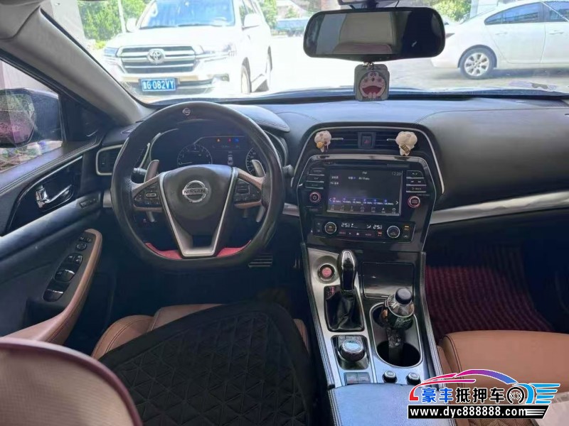 16年日产西玛轿车抵押车出售