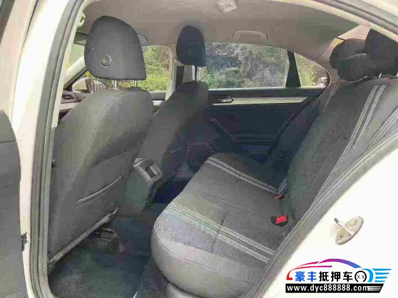 17年大众凌渡轿车抵押车出售