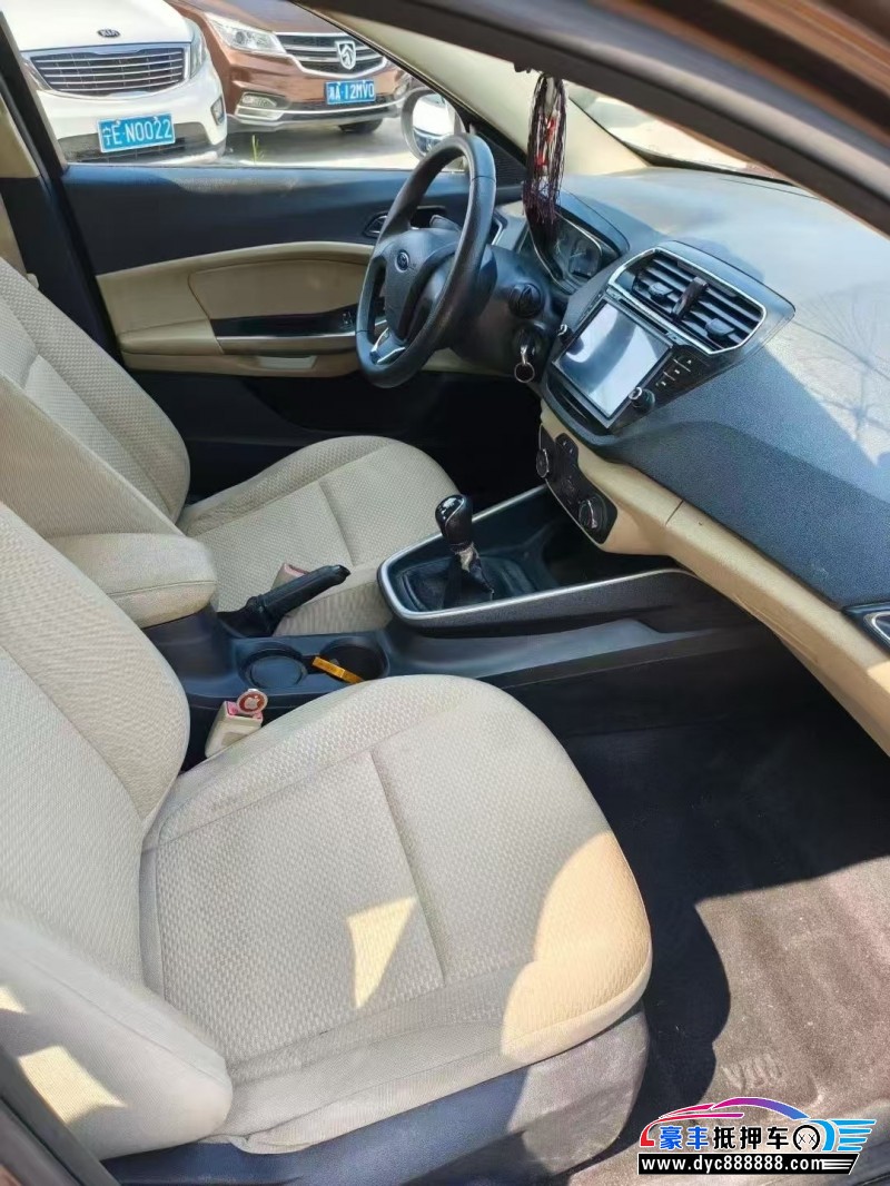 17年福特福睿斯轿车抵押车出售