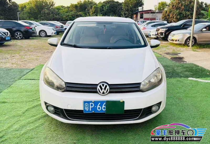 14年大众高尔夫轿车抵押车出售