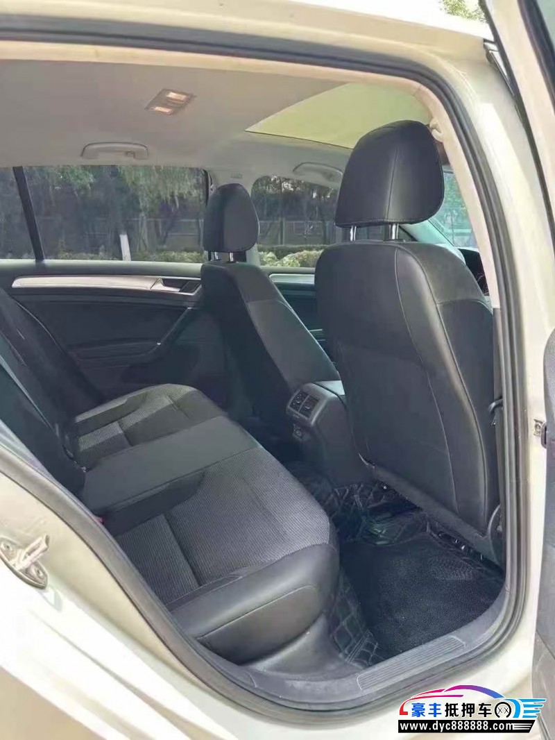 20年大众高尔夫轿车抵押车出售