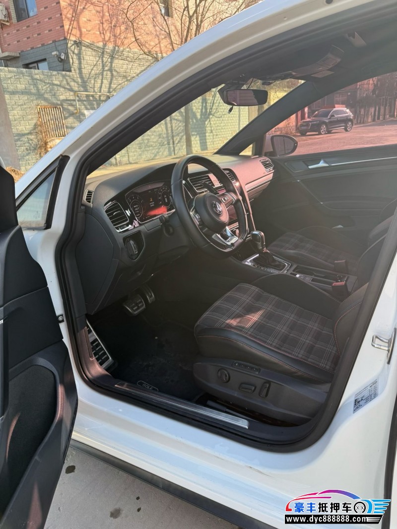 18年大众高尔夫轿车抵押车出售