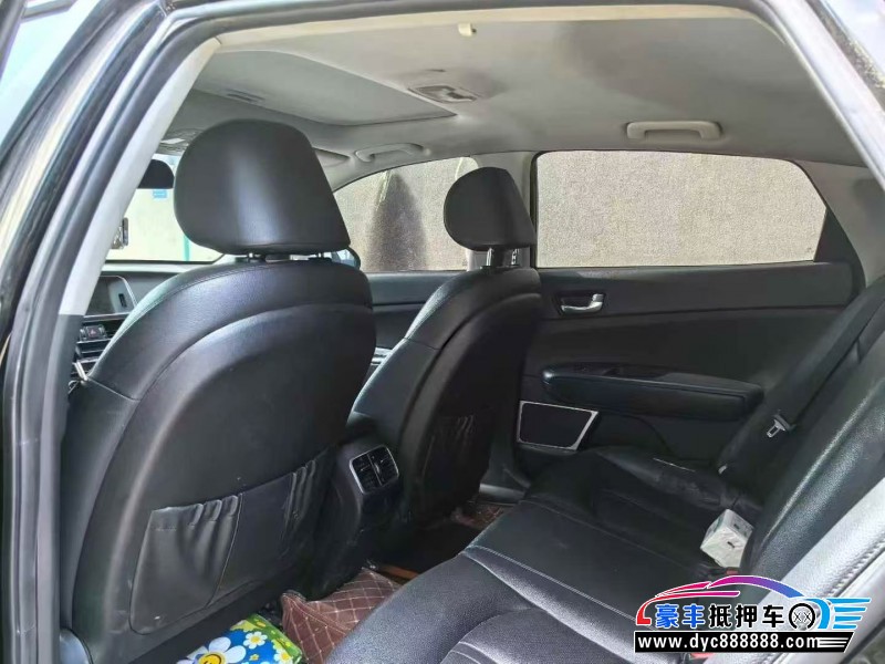 17年起亚K5轿车抵押车出售