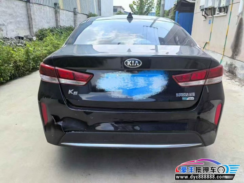 17年起亚K5轿车抵押车出售