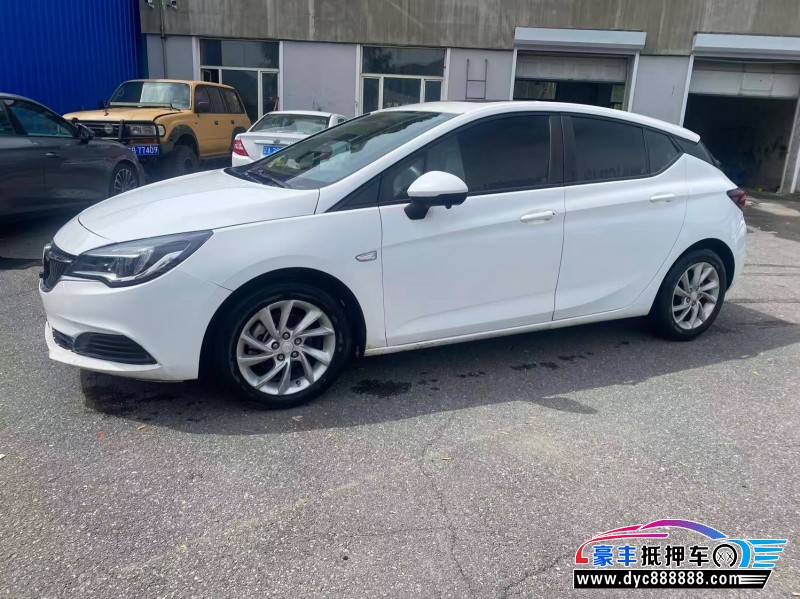 18年别克威朗轿车抵押车出售