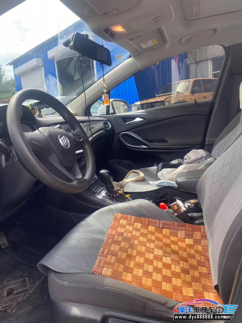 18年别克威朗轿车抵押车出售