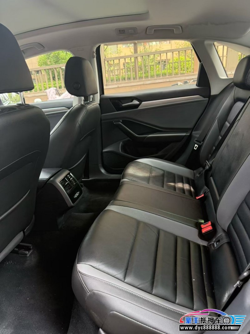 19年大众速腾轿车抵押车出售