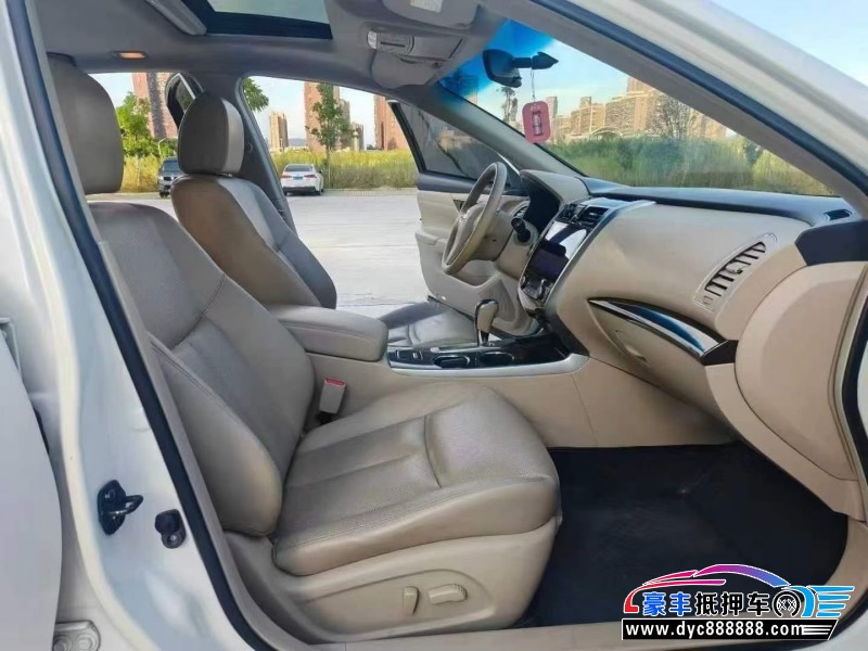 14年日产天籁轿车抵押车出售