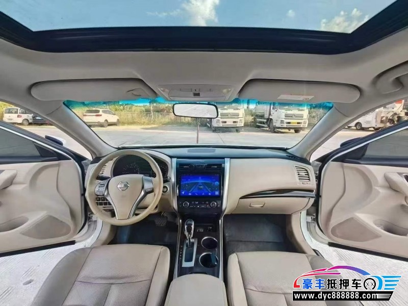 14年日产天籁轿车抵押车出售