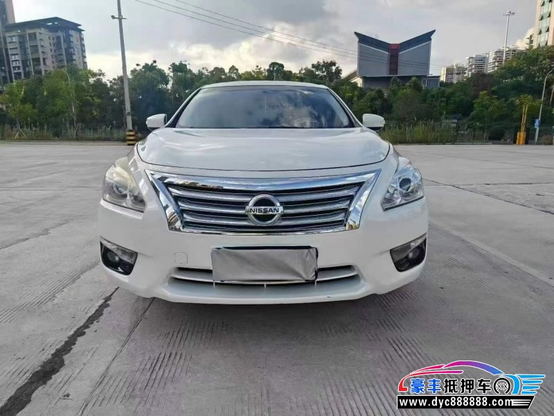 14年日产天籁轿车抵押车出售