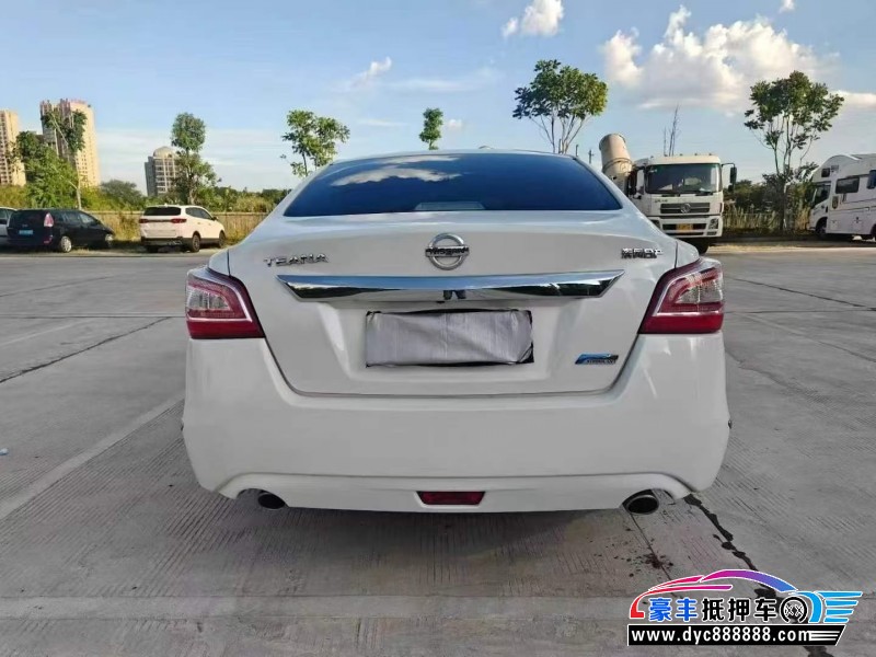 14年日产天籁轿车抵押车出售