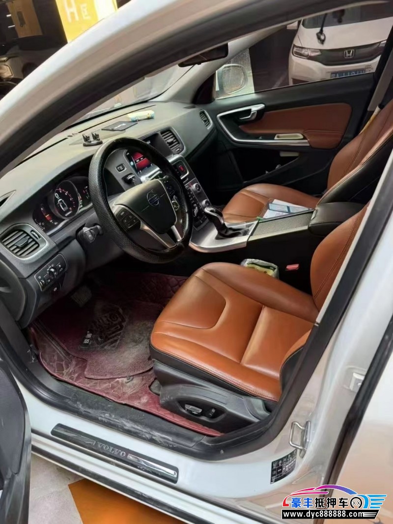 16年沃尔沃S60轿车抵押车出售