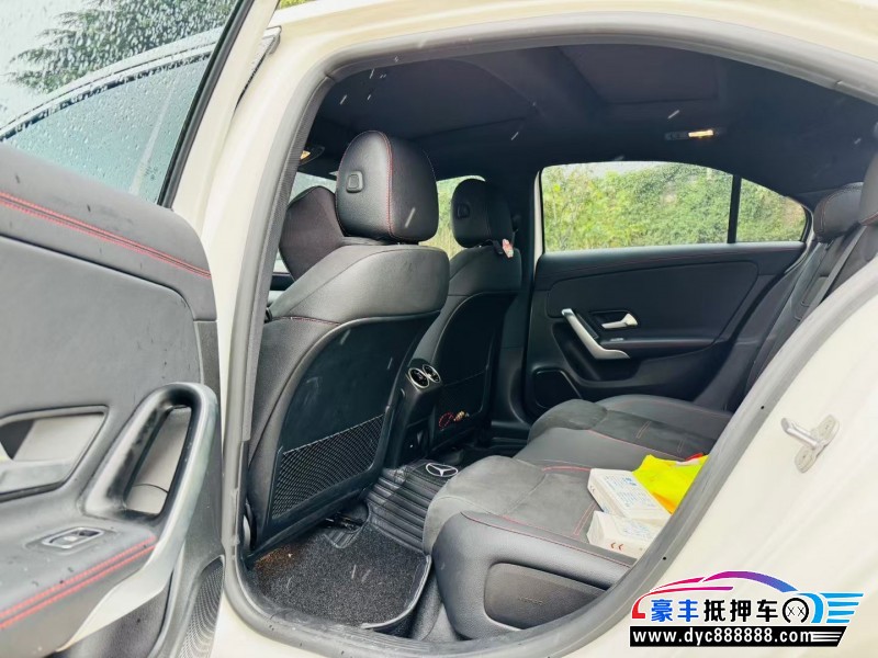 24年奔驰A轿车抵押车出售