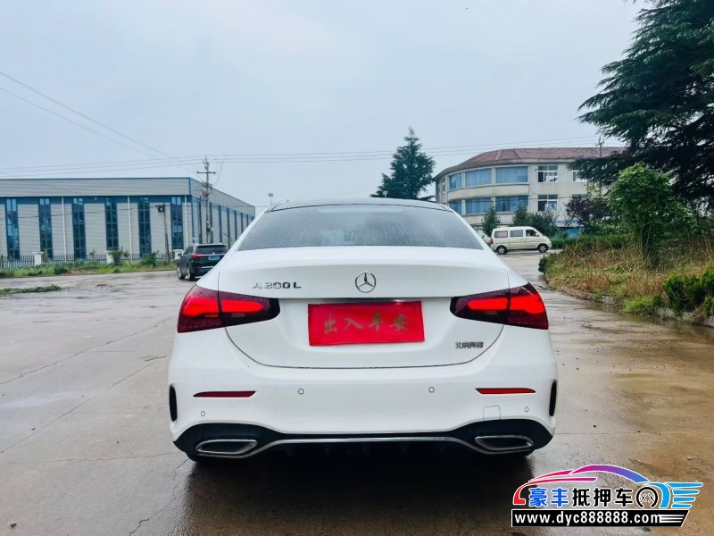 24年奔驰A轿车抵押车出售