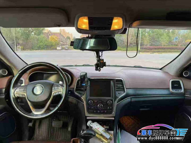 16年Jeep大切诺基轿车抵押车出售