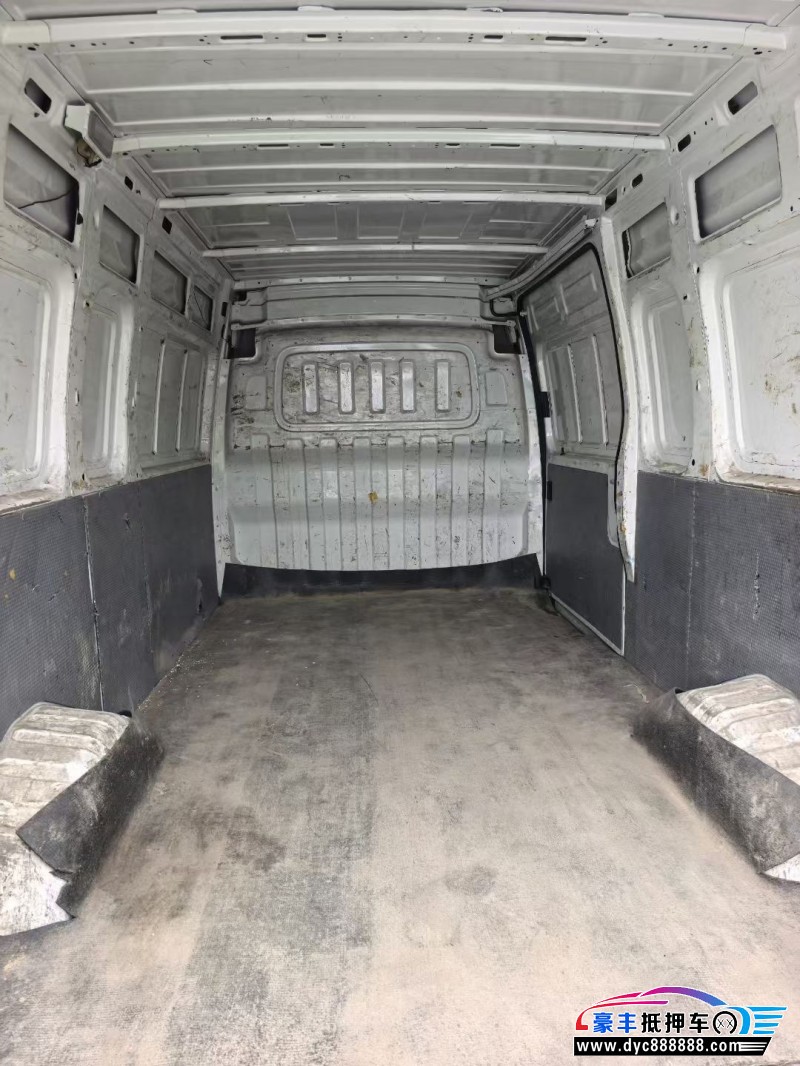 22年上汽大通V80轿车抵押车出售