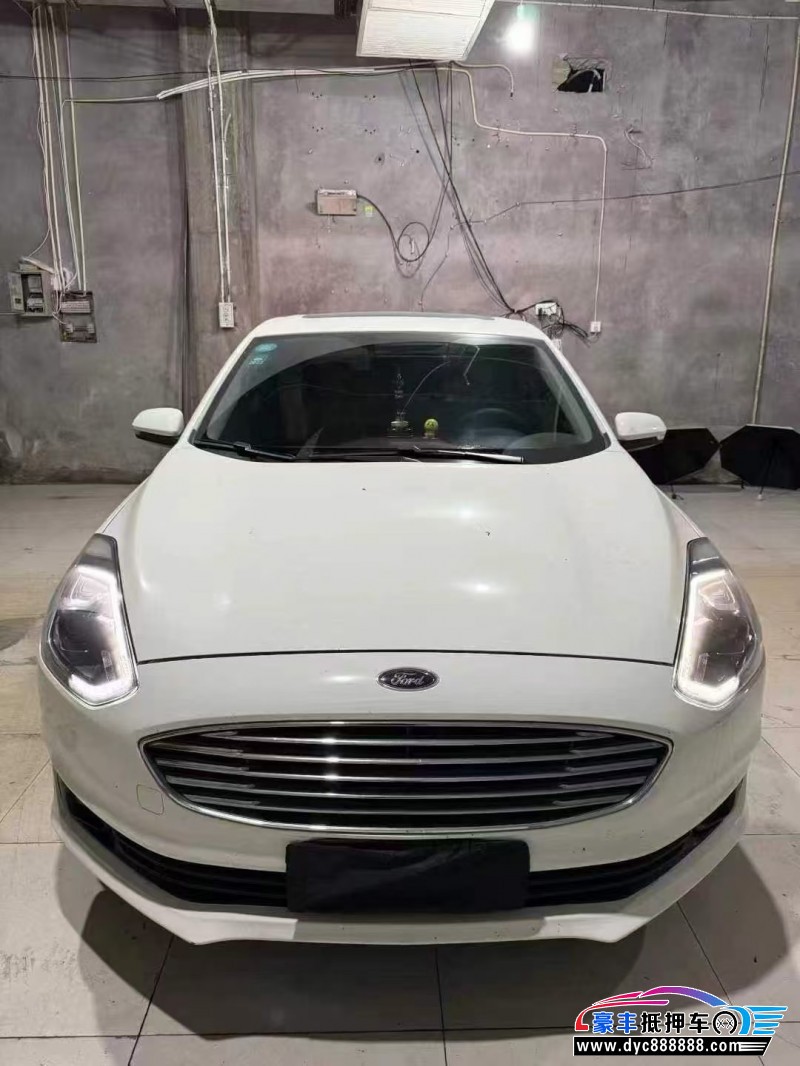 20年福特福睿斯轿车抵押车出售