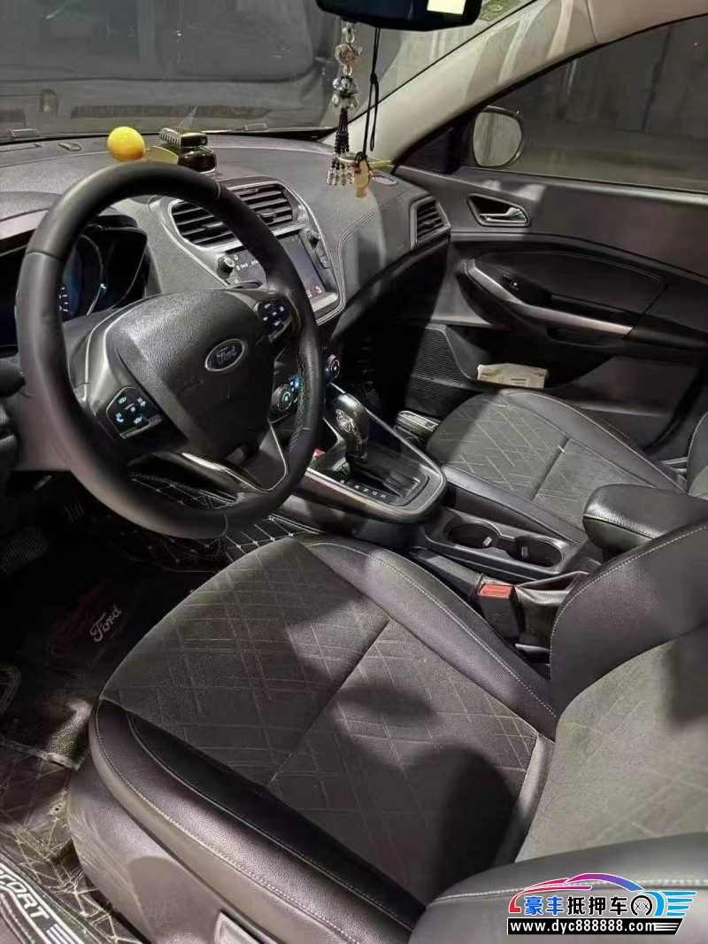 20年福特福睿斯轿车抵押车出售