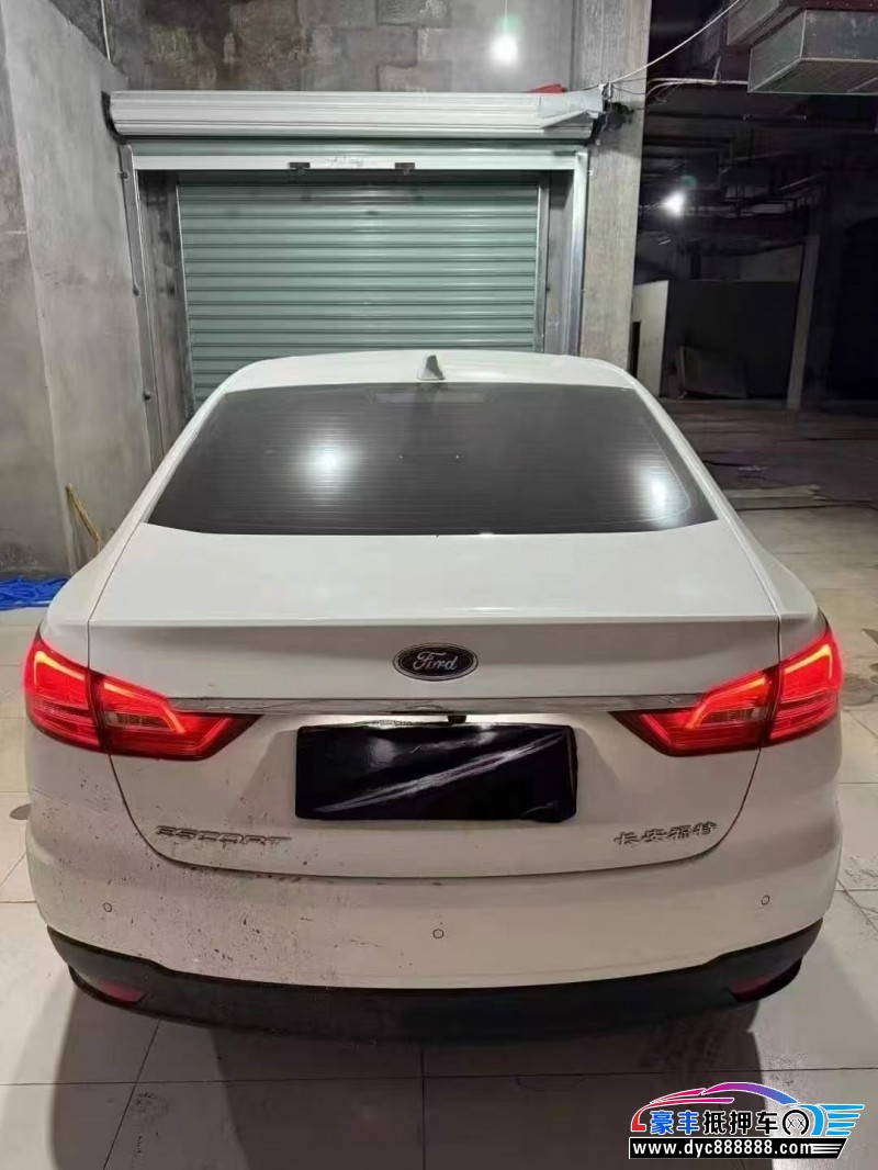 20年福特福睿斯轿车抵押车出售