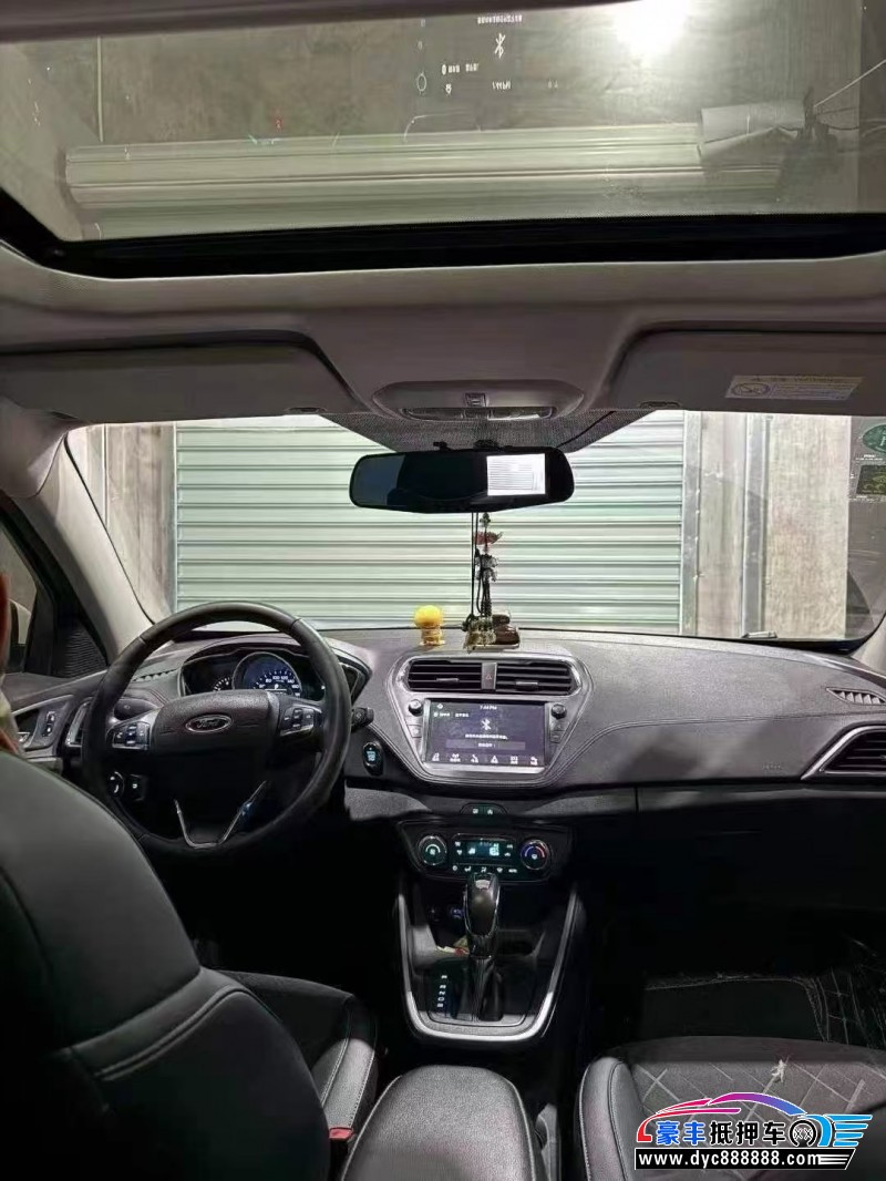 20年福特福睿斯轿车抵押车出售