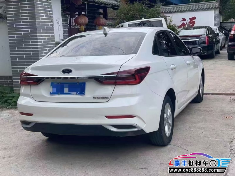 21年福特福睿斯轿车抵押车出售