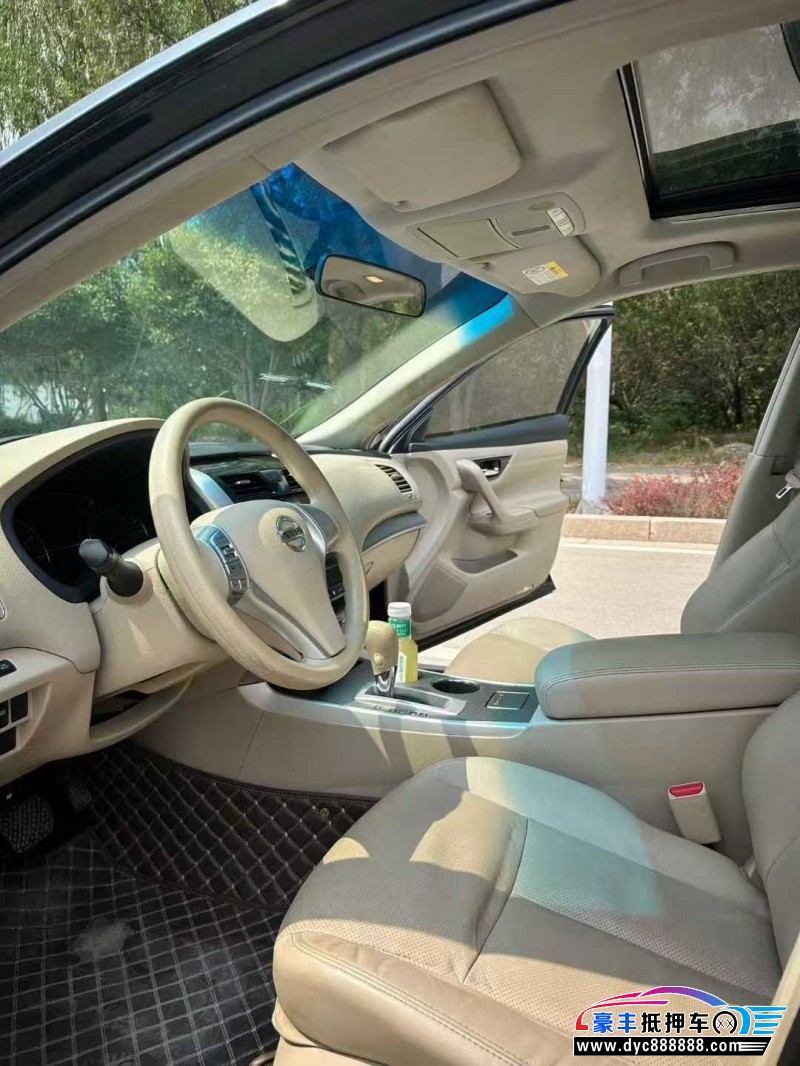 17年日产天籁轿车抵押车出售