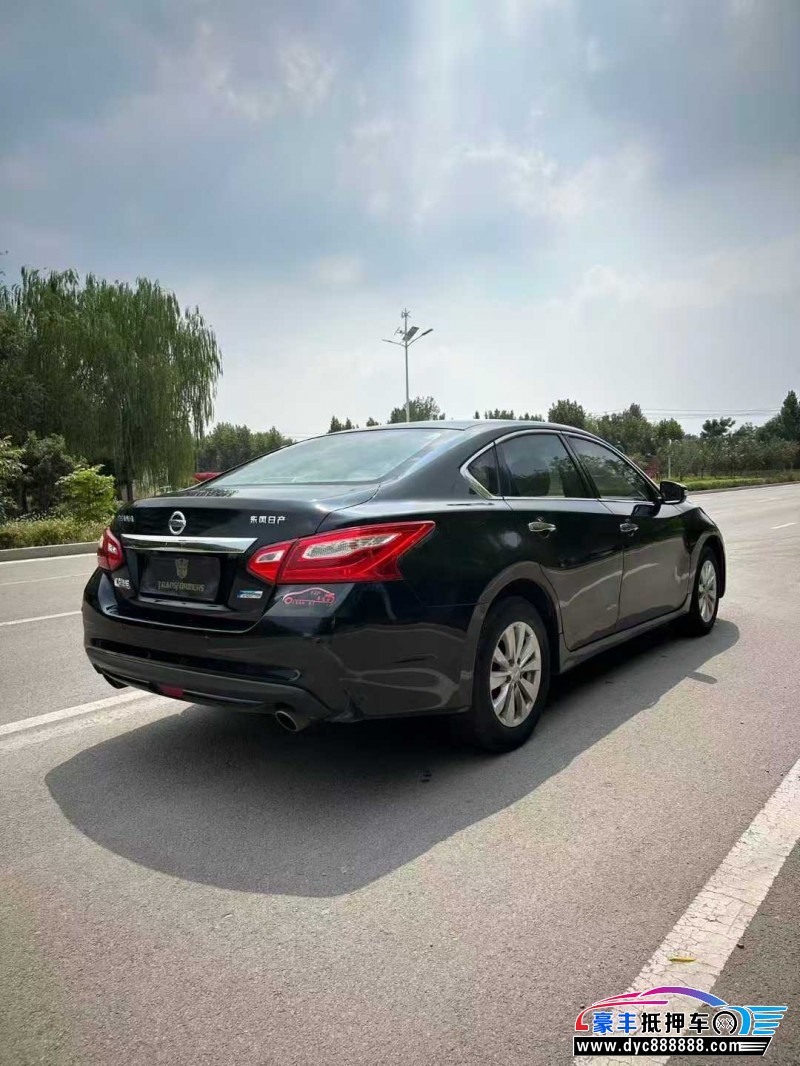 17年日产天籁轿车抵押车出售