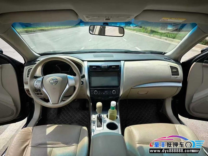 17年日产天籁轿车抵押车出售