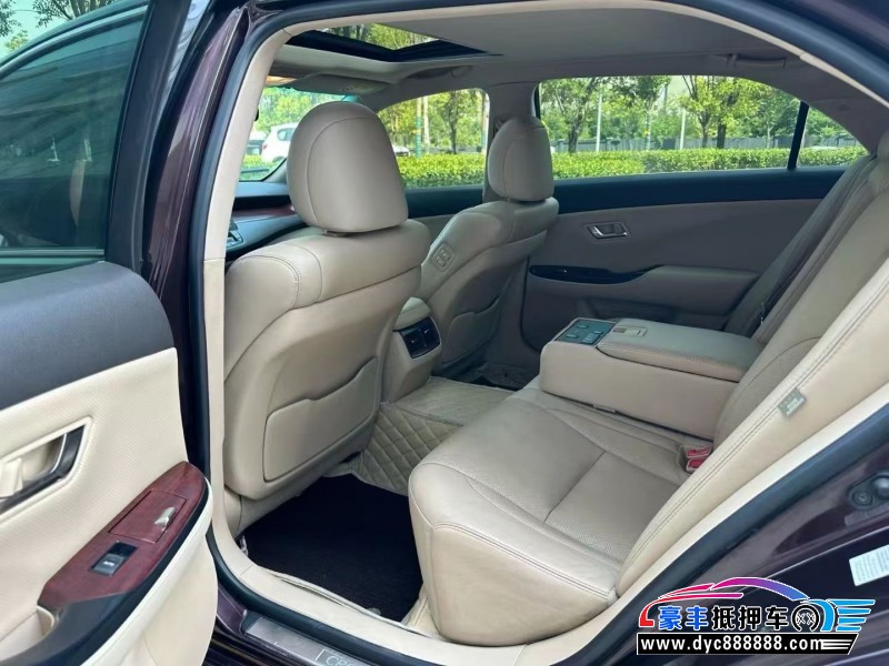 11年丰田皇冠(进口)轿车抵押车出售