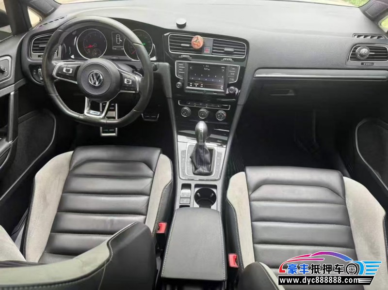 17年大众高尔夫轿车抵押车出售