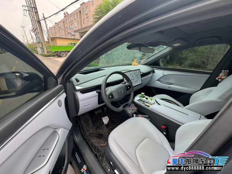 24年极狐阿尔法T轿车抵押车出售