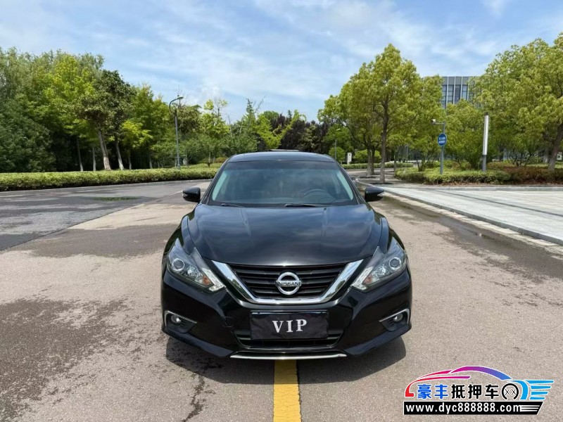 17年日产天籁轿车抵押车出售