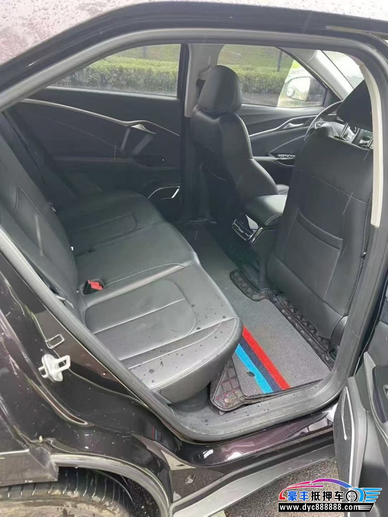 23年哪吒U轿车抵押车出售