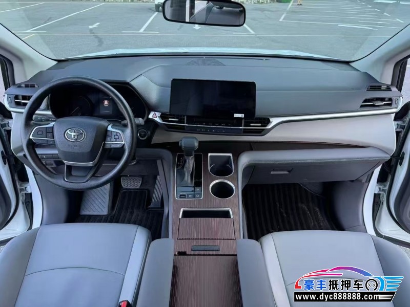 25年丰田格瑞维亚轿车抵押车出售