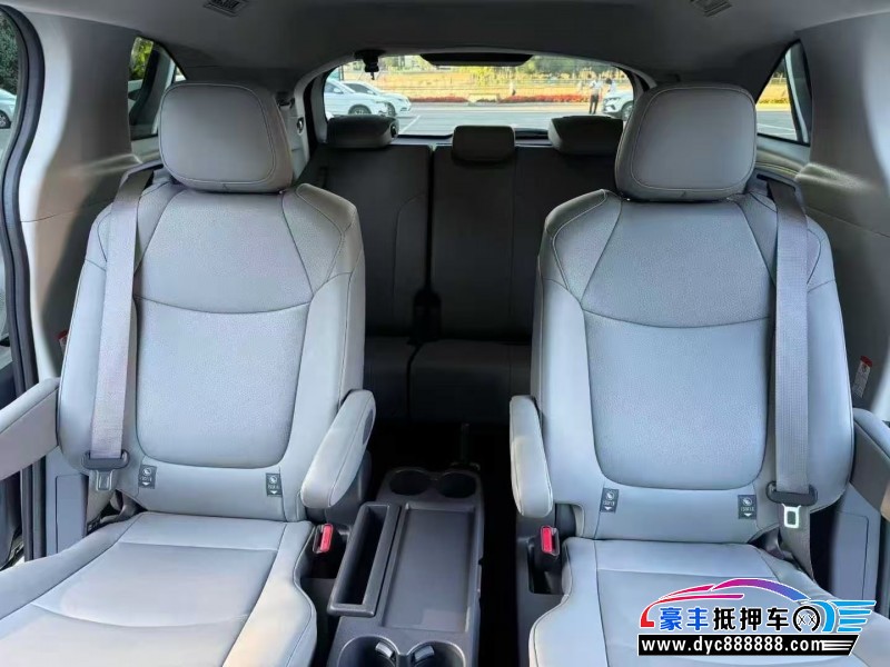 25年丰田格瑞维亚轿车抵押车出售