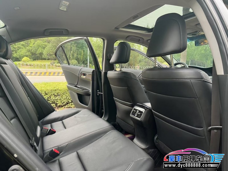 18年本田雅阁轿车抵押车出售