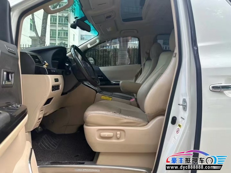 12年丰田埃尔法轿车抵押车出售